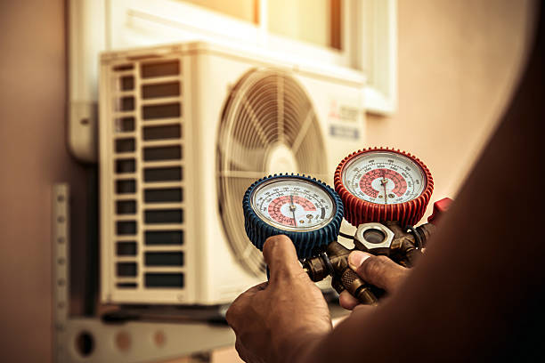 Professional Hvac Maintenance technician working in North Miami Beach, FL